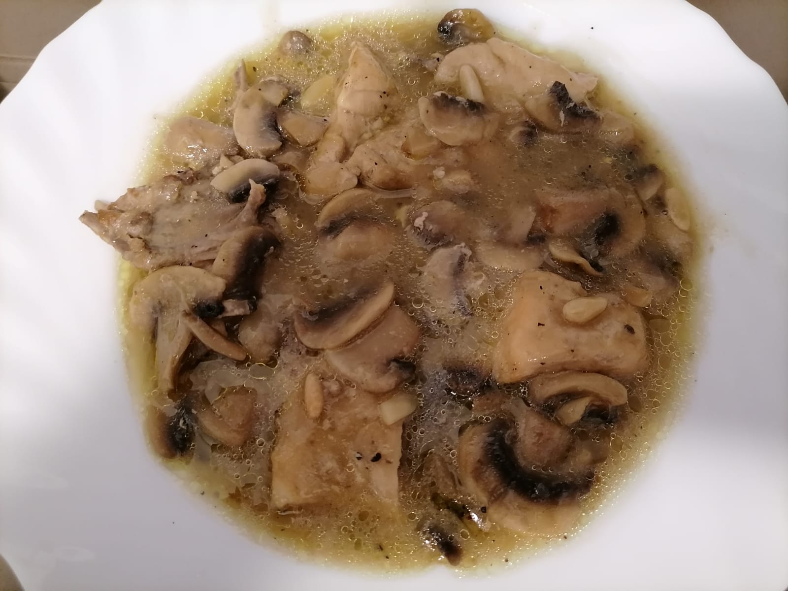 Salsa de pollo con champiñones